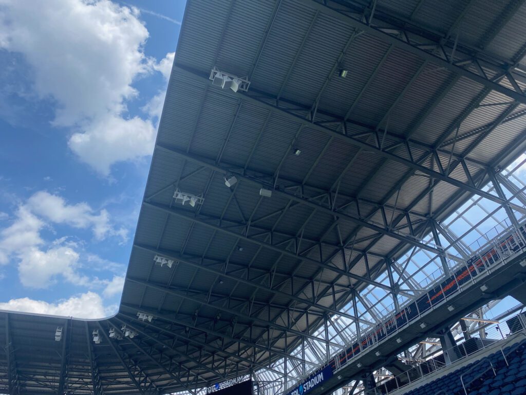 MatSing partner for Allegiant Stadium using lens antennas