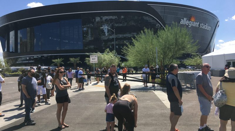 No snarls as Raiders host first NFL game with vaccination checks for fans -  Stadium Tech Report