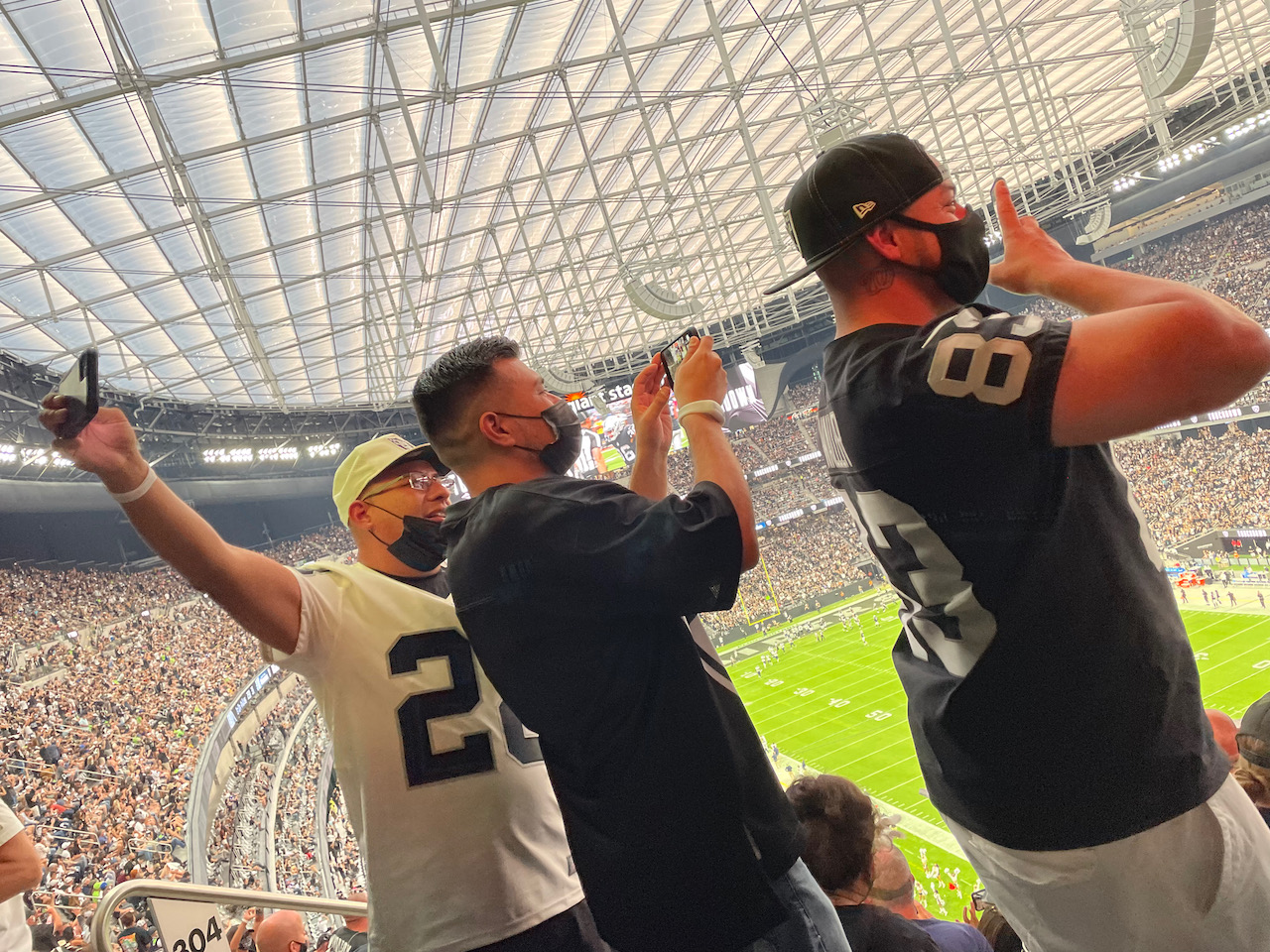 Allegiant Stadium welcomes Raiders fans with solid Wi-Fi - Stadium