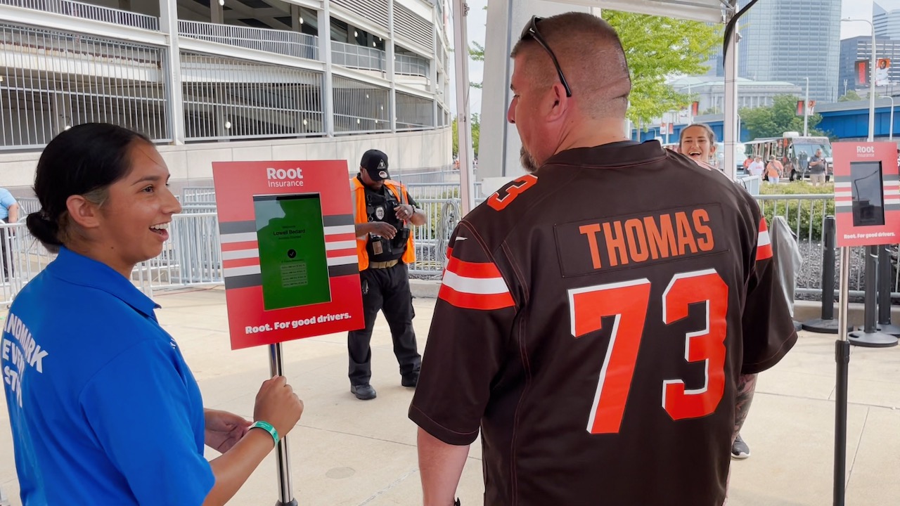 Cleveland Browns, Aramark using technology to get fans from concessions to  seats faster 